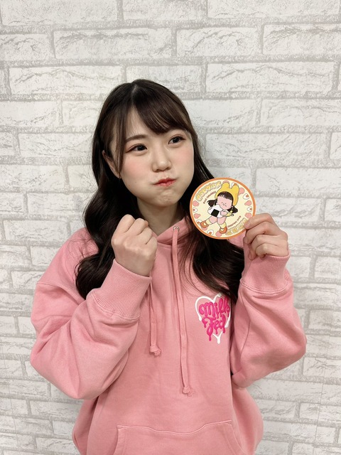 【朗報】ゆいゆいのパンチラステッカー発売