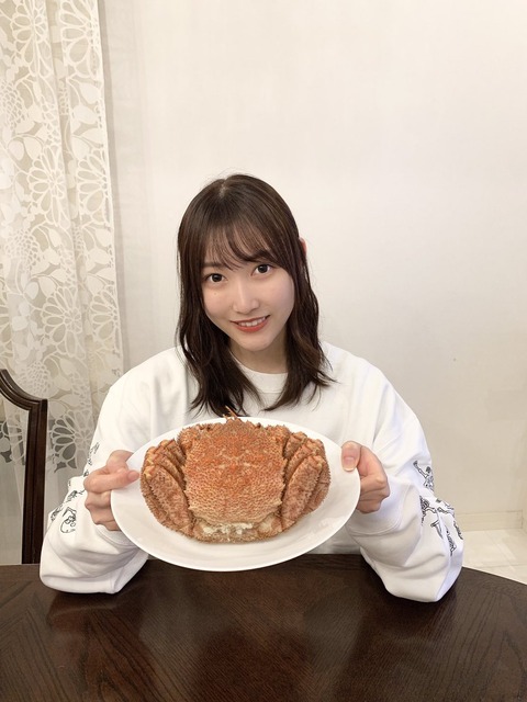 【朗報】SKE48白井琴望宅にPUFFY亜美より蟹が届く