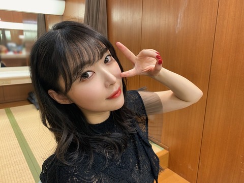 【画像】指原莉乃「髪、暗くしました。ほぼ黒ですね。」