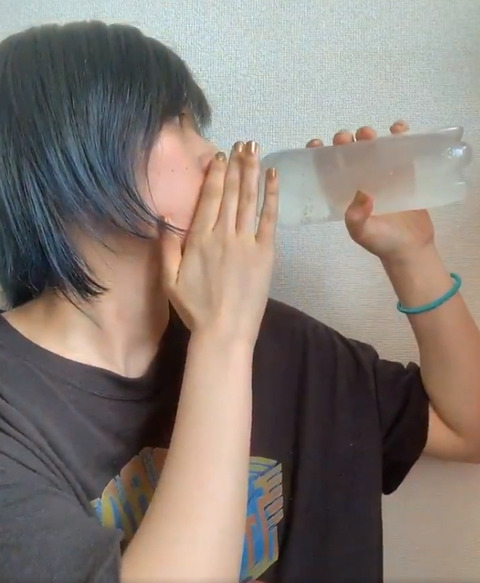 【悲報】コインロッカーズ早坂つむぎさんの飲み方wwwwww【察し】