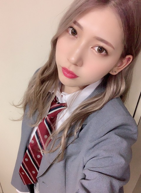 【AKB48】茂木忍って黒髪でストレートロングの時は可愛いかったのに何で迷走したの？