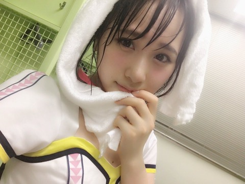 【AKB48】マネージャーメールで来た高橋朱里のUTBオフショットって乳輪見えてない?
