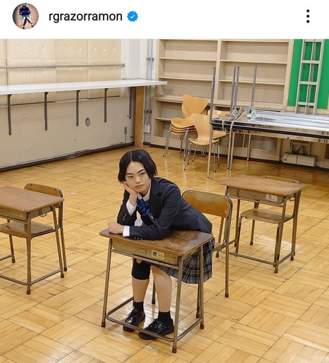 【画像】お笑い芸人がやった、平手友梨奈のモノマネが大好評wwwwww