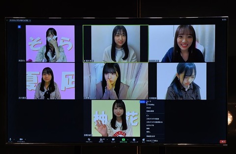 【朗報】研究生から昇格したAKBメンバー「お給料が上がる、スマホが自由に触れる、プレゼントがもらえる。」