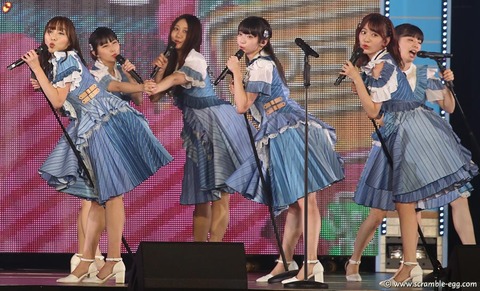 【AKB48】ヘビロテで本来センターにいるべき人の場所にマイクスタンドが置かれていた