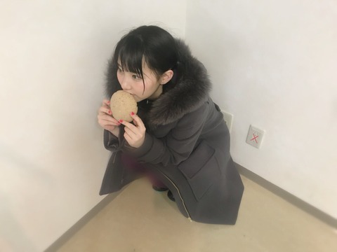 【HKT48】田中美久ちゃん、宮脇咲良の伝説のメロンパン写真のオマージュｗｗｗ