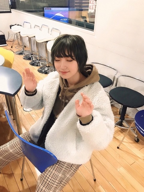 【悲報】NMB48太田夢莉さん、ｍうっかりセクキャバ座りをしてしまう