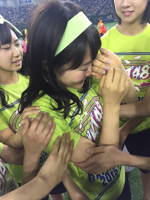 【悲報】ぽんこつ穴井キャップ、リレーのアンカーで三人に抜かれ号泣