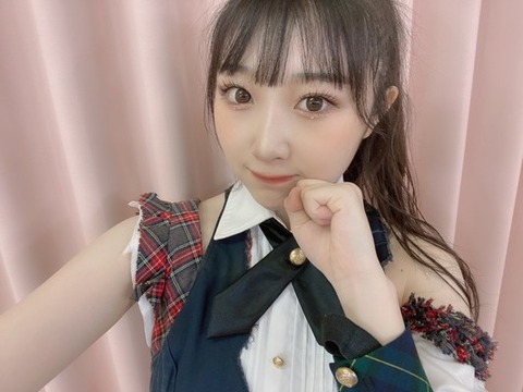 【朗報】AKB48小林蘭、配信中パンツが見える放送事故ｗｗｗｗｗｗ