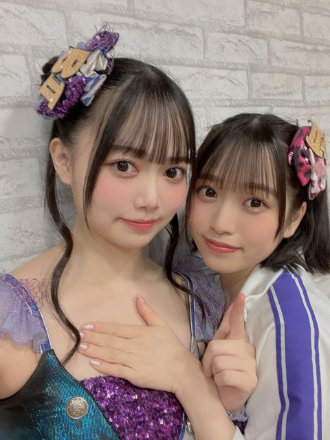 【NMB48】浅尾桃香さん、黒田楓和の乳を吸う