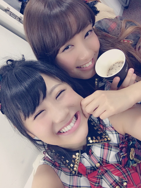 【画像】れなっちは顔を引っ張ったりするのが好きなのかな?【AKB48・加藤玲奈】