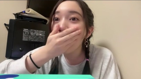 【AKB48】寒さで縮こまる男のアソコに興味津々な奥原妃奈子ちゃんwww