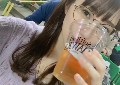 【HKT48】植木南央「野球みながら飲むビールが美味しい！とよく聞くのでお姉ちゃんのビールひとくち貰った結果」