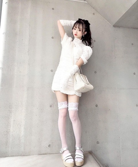 【閲覧注意】NGT48中井りか、絶対領域あらわな超ミニスカ姿に反響 「悩ましい雰囲気たっぷり」「破壊力えぐい」ｗｗｗｗｗｗ