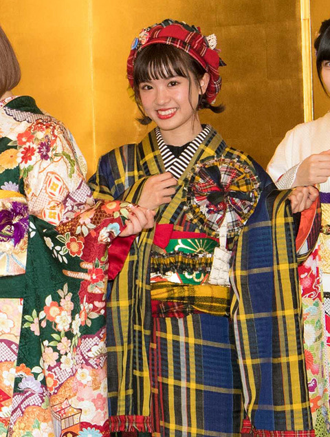 【朗報】HKT48外薗葉月さん、3000円で自作した振り袖がヤフートップに掲載される