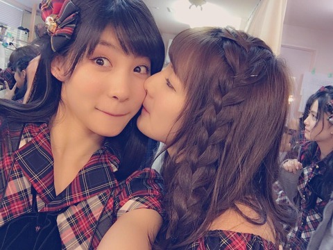 【朗報】なぁめぐ、キス画像を公開！！！【岡田奈々・谷口めぐ】