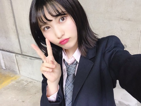 【悲報】せいちゃんが可愛らしい制服姿でオナラをしてしまうwww【AKB48・福岡聖菜】