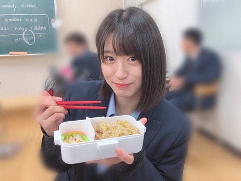 【悲報】NMB48上西怜ちゃんの写真に同級生の男が写り込んでるんだが・・・