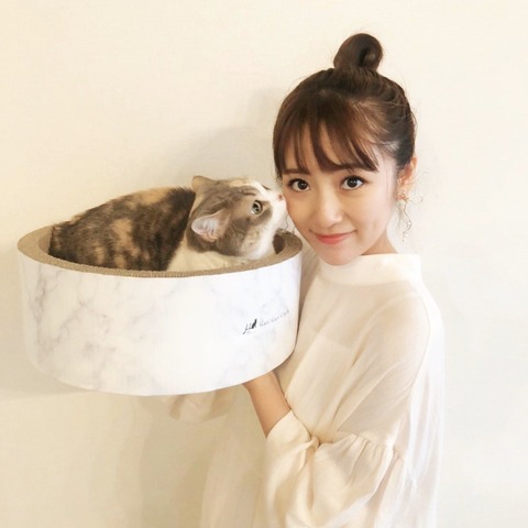 【悲報】高橋みなみさん、後輩のOUC48を見ずにサザンのライブ配信を見て号泣きwww