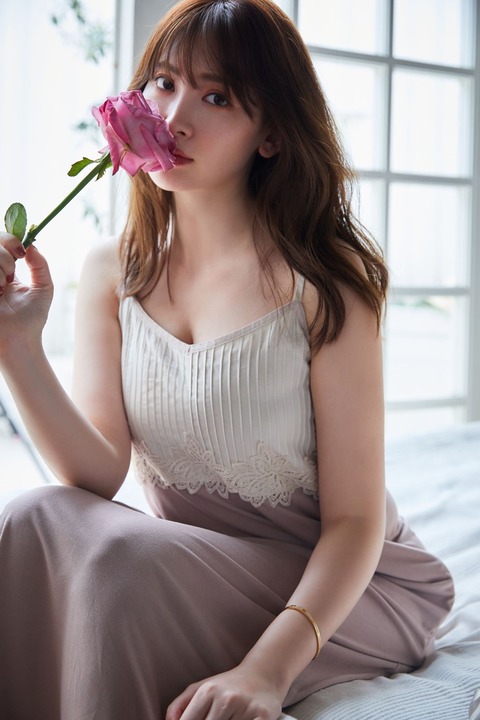 【朗報】小嶋陽菜さんのアパレルブランド「Her lip to」絶好調!経営コンサルタントもその手腕を高く評価