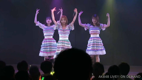 【AKB48】チーム4公演で立ち最の巨人が邪魔すぎて実況民阿鼻叫喚ｗｗｗｗｗｗ
