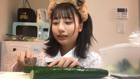 【AKB48】鈴木優香ちゃん、料理配信中にテンションが上がり、きゅうりダンスをしてしまうｗｗｗ