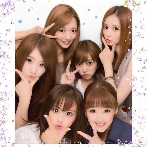 【悲報】元AKB48のプリクラ、誰が誰だか全く分からない・・・