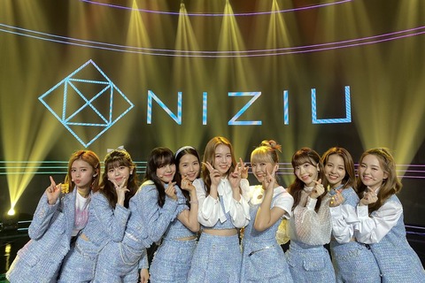 【悲報】NiziU、CDショップで在庫山積み CD12形態のエゲツない複数買い商法が仇に
