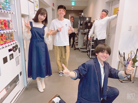 【悲報】AKB48小栗有以ちゃんがイケメンに囲まれてる…終わった…