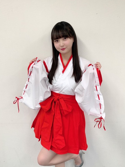 【画像】NMB48のオンラインお話し会に巫女さんがいっぱい