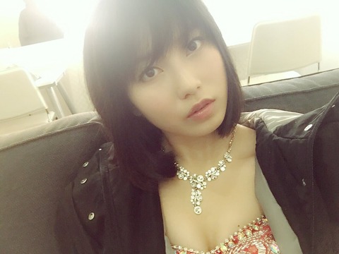 【AKB48】ゆいはんがモバメで物凄いおっぱい画像を送って釣ってくるんだけど【横山由依】