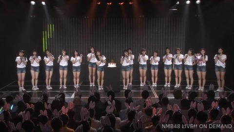 【画像】NMB48劇場がウサ耳だらけの地獄絵図ｗｗｗｗｗｗ