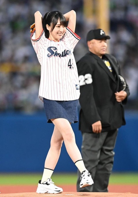 【乃木坂46】「ノーバンですごいうれしい！」賀喜遥香（21）、見事なノーバン始球式！父の教えでフォーシーム投げる
