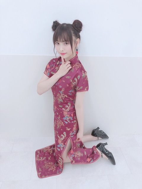 【NMB48】チャイナドレスから白い生足を見せる妖艶セクシー梅山恋和ちゃん！