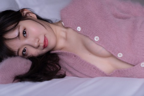 【画像】みるきーのお●ぱいの血管えっろ！！！【渡辺美優紀】