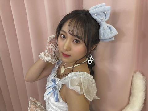 【悲報】AKB48坂口渚沙さん（20）のお〇ぱいが行方不明