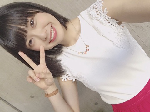 【悲報】チーム8小田えりな、ノリノリでDJ風配信中に妹が帰宅して気まずい雰囲気にwww
