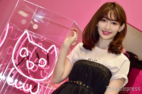 【AKB48】小嶋さんがプロデュースした「22;market」が大盛況のため入場制限に!ビルの最上階まで列【小嶋陽菜】