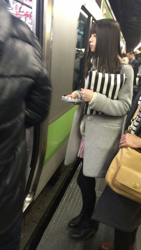 【画像】陰、乃木坂アイドルに痴漢して射精