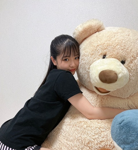 【NMB48】巨大なぬいぐるみに抱き着いてる田中雪乃ちゃん