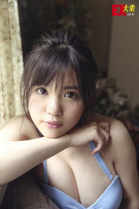 【悲報】俺氏、田中優香ちゃんの大きすぎるおっぱいにちょっと引く