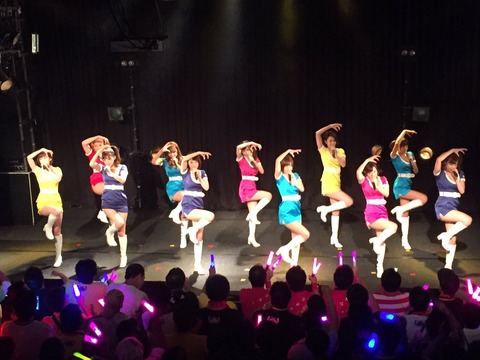 【元SKE48】AV女優の鬼頭桃菜こと三上悠亜さんがライブで「パレオはエメラルド」を歌うwww