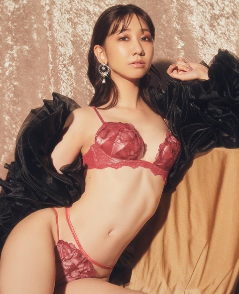 【AKB48】柏木由紀（31）、セクシーさ爆発の“大胆ランジェリー姿”に絶賛の声