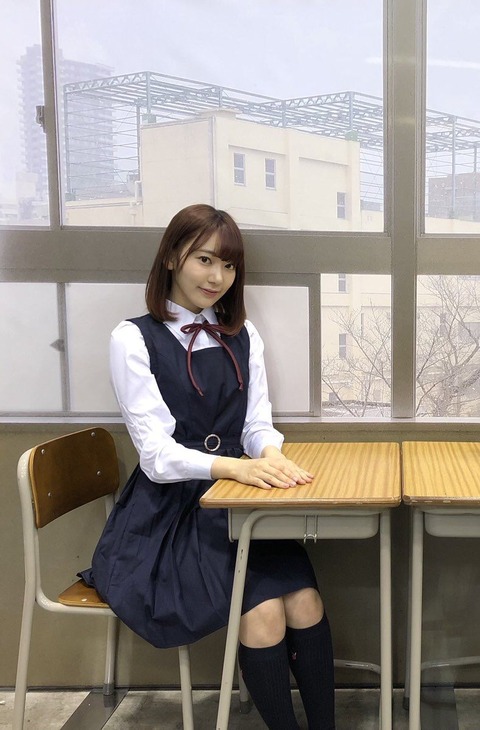 【画像】写メ会でのさくらたん（19）の制服姿が可愛すぎる！【HKT48・宮脇咲良】