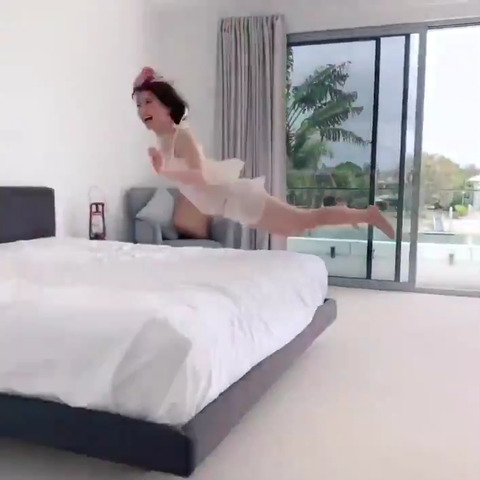 【動画】NMB48白間美瑠さんがドスケベな格好でジャンプｗｗｗ