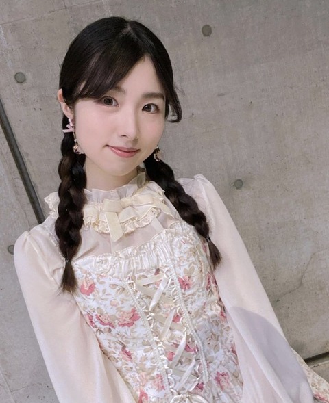 【AKB48】岩立沙穂さんのお話し会衣装をご覧下さい