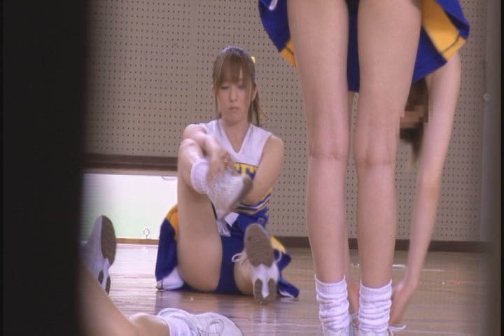 媚薬痴漢 ディープスver 本物アスリート体育大生編 お漏らしチアリーディング部 前編 痴漢潮吹き専科