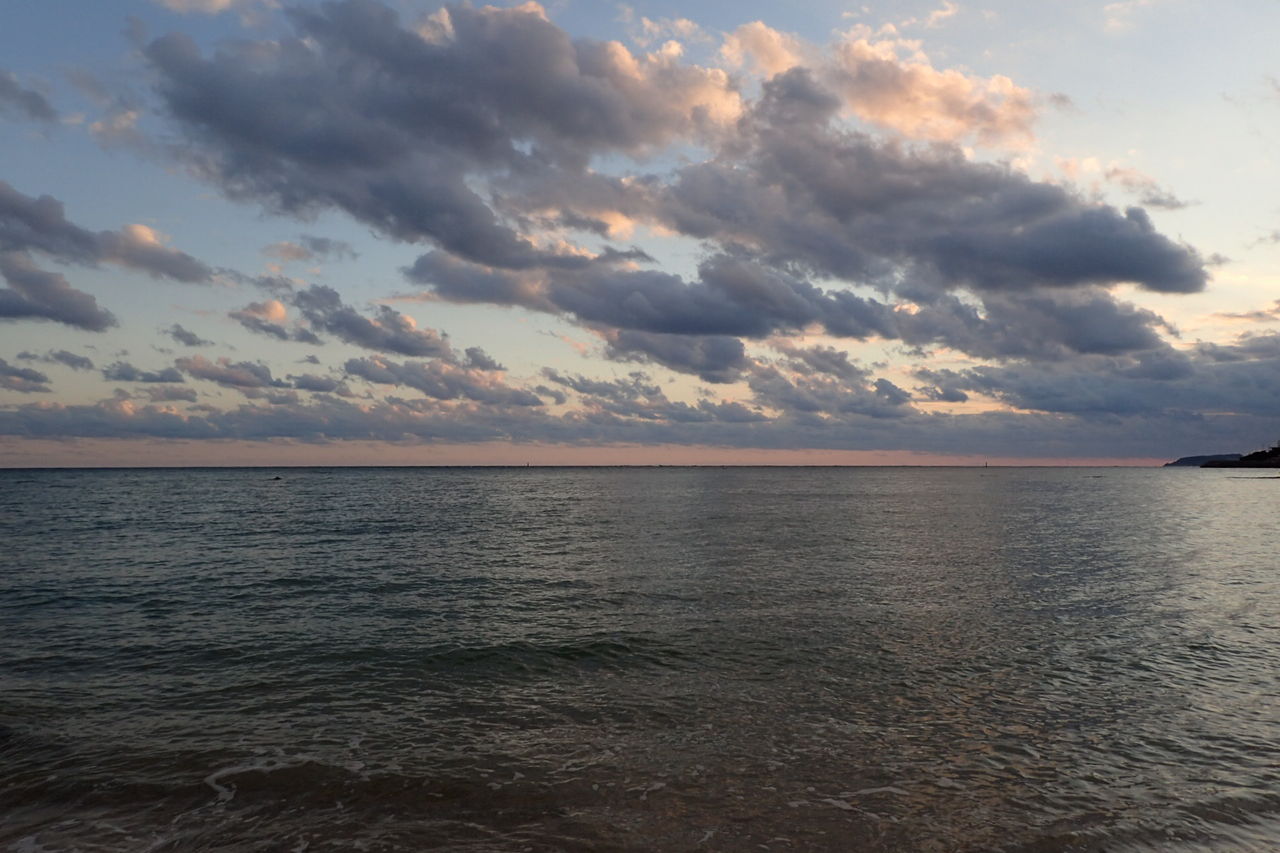 南城市 浜辺の茶屋 は夕暮れ時が穴場 景色と波音に癒される絶景カフェ はじめての沖縄 南城市 浜辺の茶屋 は夕暮れ時が穴場 景色と波音に癒される絶景カフェ はじめての沖縄