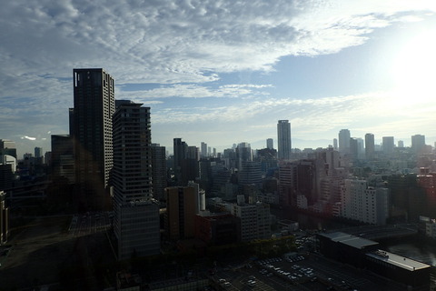 朝日差す