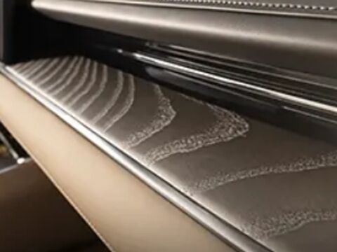 中国EVでナチュラル木材採用の内装、リアルウッドの中国的効能のキャプチャー